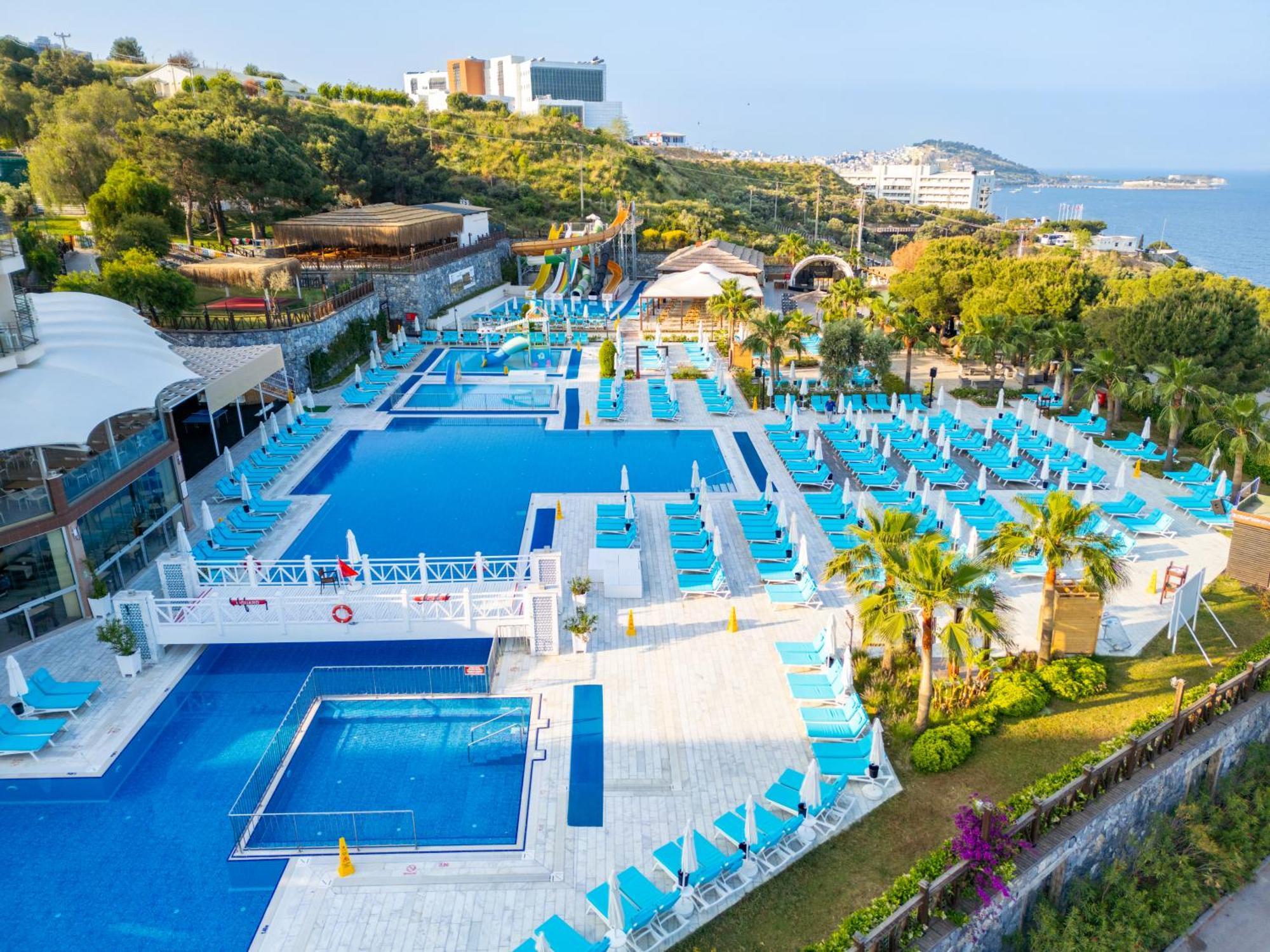 库萨达斯华美达高尔夫酒店 外观 照片 Pool area