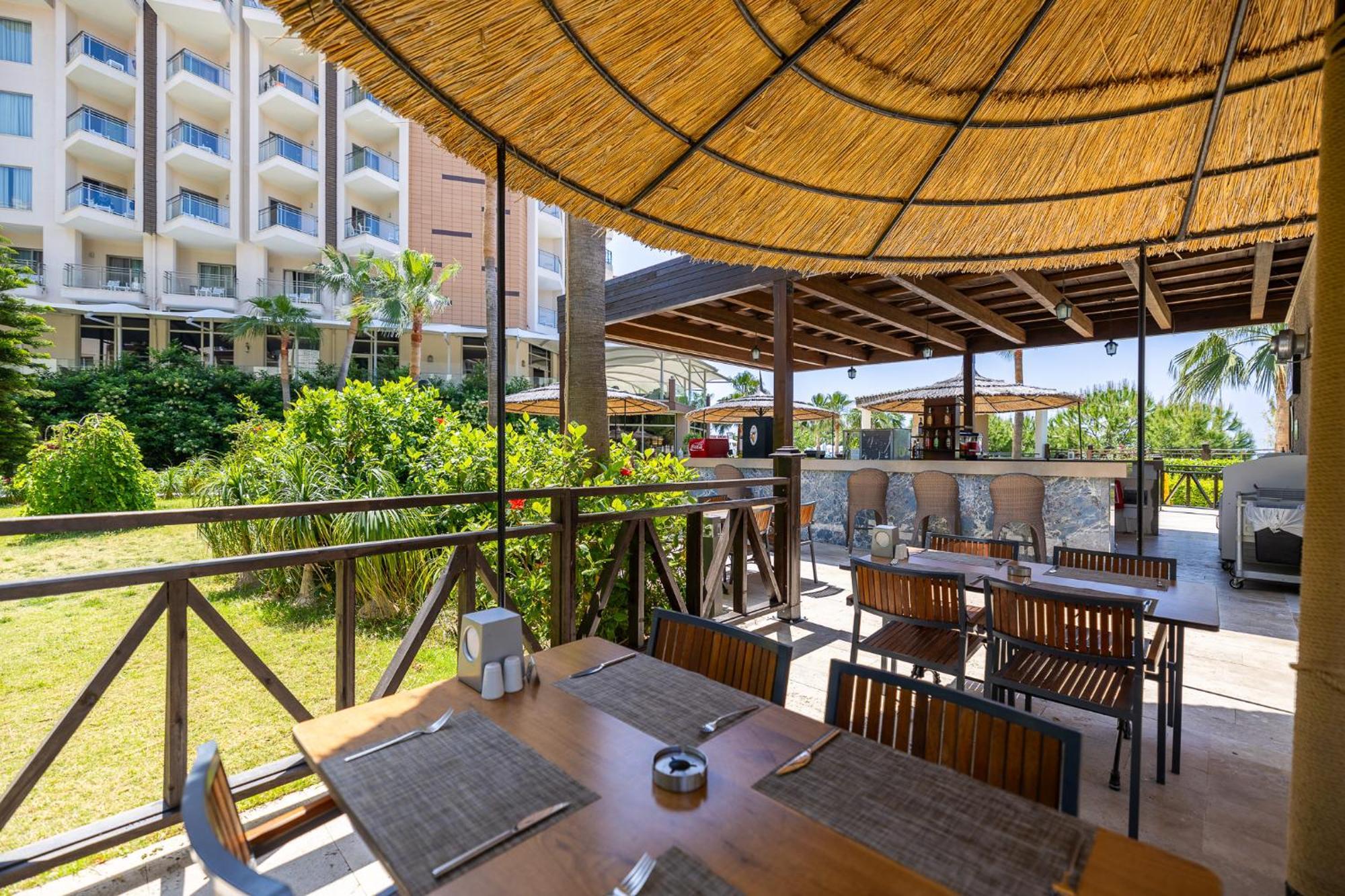 库萨达斯华美达高尔夫酒店 外观 照片 The restaurant